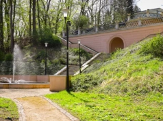 Kojarzy się z „mini-Łazienkami”. Mało znany zielony azyl Warszawy