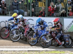 Żużel. Pożegnano legendę. Zmarzlik wreszcie z wygraną! (RELACJA)