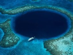 Przewiercili się przez Wielką Błękitną Dziurę w Belize. Odkrycie niepokoi
