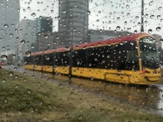 Załamanie pogody i silny wiatr. Burze, śnieg i spadek temperatur