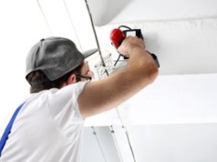 Płacą do 16 tys. zł. Nie wymagają studiów. Oto szczegóły