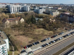 Zarośnięty plac przy ul. Wszystkich Świętych zamieni się w park