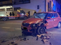 Zderzenie dwóch aut w Siedlcach. Jedna osoba trafiła pod opiekę ratowników