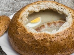 Zamiast do kosza, wrzuć na patelnię. Chleb po żurku zniknie do ostatniego okruszka