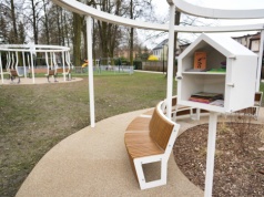 W parkach kieszonkowych napotkasz książki i… mruczka