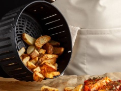 Przez jeden błąd dania z airfryera mogą być szkodliwe. Onkolog wyjaśnia