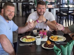 Fajdek święta spędził w Afryce. "Córka miała mi schować trochę sałatki jarzynowej"