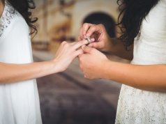 Piotr Mostowik o rejestracji małżeństw tej samej płci: Stosując argumenty TSUE i NSA można za hymn Polski uznać „Pieśń wojów”