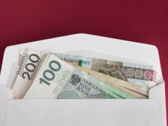 Lepiej nie przyjmuj pieniędzy w tej formie. Skarbówka może zażądać podatku