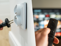 Czy warto wyłączać telewizor z prądu? Fakty i mity