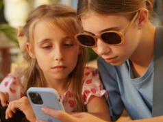 Nigdy nie jest za późno na limity ekranowe. 4 sposoby na ich wprowadzenie niezależnie od wieku