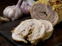 Rolada z karkówki z boczkiem i ogórkiem. Tradycyjny przepis krok po kroku