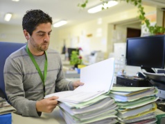 Samorządy kuszą szkoleniami. "Pracownicy odchodzą, a potem wracają do urzędów"