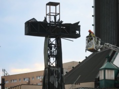 Działacze KO odcinają się od byłej członkini. Powodem reakcja na pożar krzyża w Warszawie