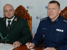 Myśliwi nauczą policjantów tropić, a funkcjonariusze łowczych – posługiwać się bronią