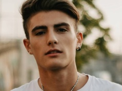 Nowy trend niszczy samoocenę chłopców. Lekarz ostrzega przed looksmaxxingiem