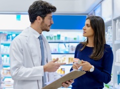 Farmaceuci: gdy byliśmy potrzebni, wystarczała doba na zmianę prawa. Co blokuje dalsze zmiany?