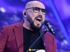 Od pięciu dekad nie rozstaje się z okularami przeciwsłonecznymi. Teraz ujawnił powód