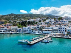 Ta wyspa przebija Zakynthos i Rodos. Plaże jak z Karaibów, a wino? Kupisz za grosze