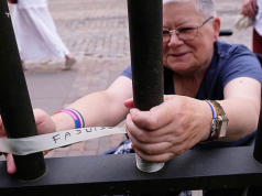 „No, żesz kurła!” Babcia Kasia żali się na sądy za rządów Tuska. A przecież tak gorąco ich wspierała…