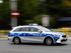 Chwile grozy w Opolu. Uderzył w budynek stacji paliw i uciekł. Trwa obława