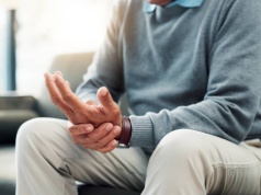 Co oznaczają białe paznokcie? Dermatolog wyjaśnia, na co zwracać uwagę