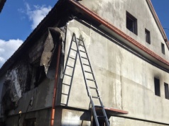 Dwie osoby poszkodowane w pożarze domu