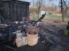 Spłonęła altanka w Świdnicy. Czy to było podpalenie?