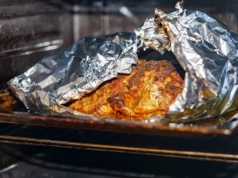 Zakazane produkty do owijania w folię aluminiową. Nigdy więcej nie zawijaj ich w te sreberka