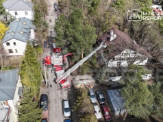 Poranna burza w Warszawie i setki interwencji straży pożarnej. Powalone drzewa, zerwane linie i dachy