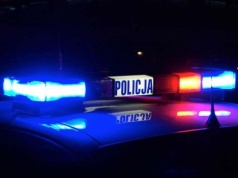 Wrocław. Policjanci przewrócili agresora na ziemię i użyli gazu. 71-latek zmarł