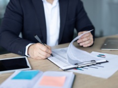 Czy zamawiający ma obowiązek postawić warunki udziału w postępowaniu?