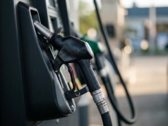 Maksymalne ceny paliw obowiązują tylko do końca maja. Polacy chcą dłuższej interwenc…