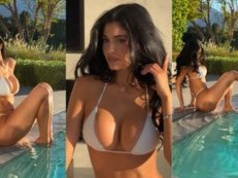 Bikiniara Kylie Jenner i jej podrasowany biust wdzięczą się nad basenem. Prawdziwa syrenka? (ZDJĘCIA)