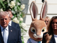 "Ujawnijcie albo pójdziecie do więzienia". Kogo straszy Trump?