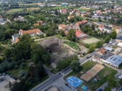 Mieszkania przy Warszawskiej później niż planowano