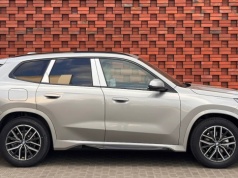 Klienci odkryli, że choć z nazwy jest mały, to ma 540 litrów bagażnika. SUV BMW prawie dogonił Toyotę Yaris