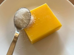 Ten domowy trik bije sodę i ocet na głowę. Sprawdza się przy najgorszym brudzie