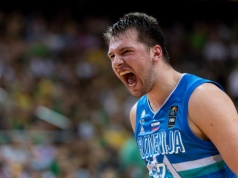 Luka Dončić podróżuje do Hiszpanii, by poddać się leczeniu ścięgna dwugłowego i wrócić na czas na play-offy NBA