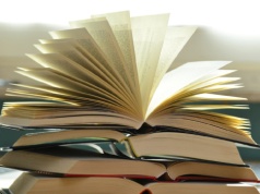 Skład tekstu, druk książek i drukarnia online: jak zoptymalizować proces przygotowania materiałów firmowych?