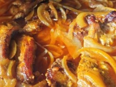 Przekładam na noc, a później zapiekam w sosie. Po tę karkówkę ustawiają się kolejki