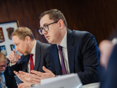 Minister Energii: nie mamy sygnałów, by paliwa lotniczego miało zabraknąć