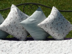 Poduszki lateksowe a cisza snu – czy materiał może wpływać na jakość nocnego wyciszenia?