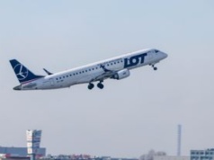 W samolot LOT-u trafił piorun. Maszyna wróciła na lotnisko