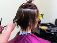 Najmodniejsze cięcie na wiosnę. Granny bob robi furorę w salonach