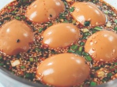 Zalewam jajka i odstawiam. Idealne do ryżu, zupy i makaronu