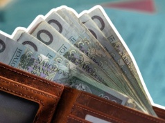 Skok optymizmu. 2 razy więcej Polaków śpi spokojnie, mimo że o finansach wie niewiele