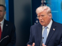 Ostatnie godziny, co dzieje się w Białym Domu? Poruszenie, Trump "żądny krwi"