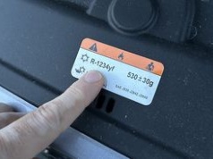 Zajrzyj pod maskę. Masz taką naklejkę? Szykuj się na wydatki