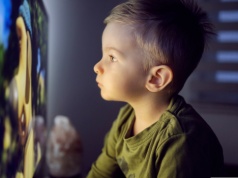 Zdradził, że odzwyczaił dzieci od bajek. "Dziś pytają, po co mamy telewizor"